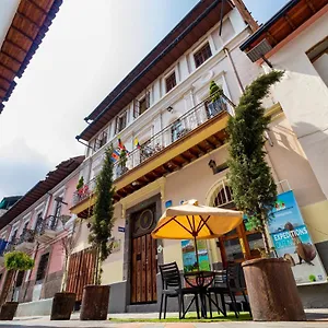 3* Hotel Friends & Rooftop - Historic Center & Museums